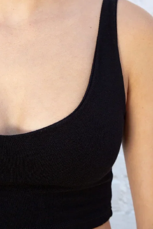 black-fitted-cropped-tank-top