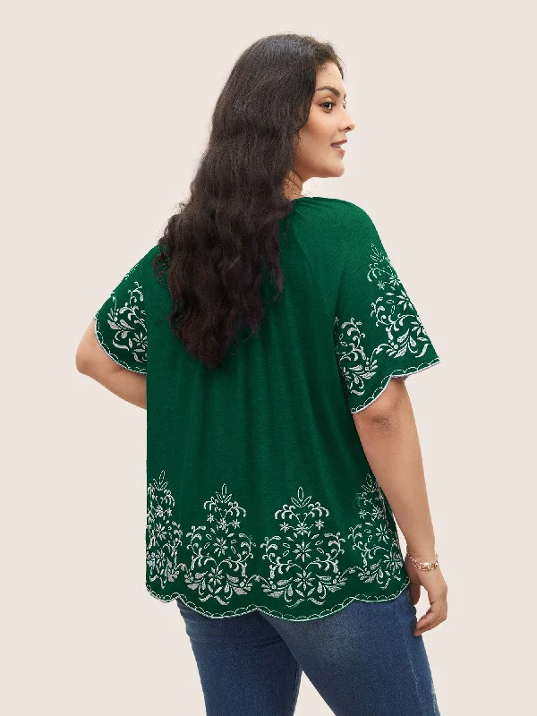 embroidered-scalloped-trim-gathered-t-shirt