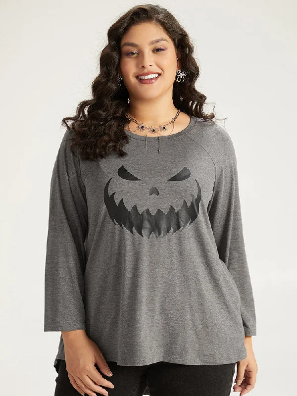 halloween-graphic-pocket-crew-neck-t-shirt