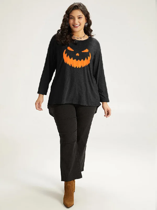 halloween-graphic-pocket-crew-neck-t-shirt