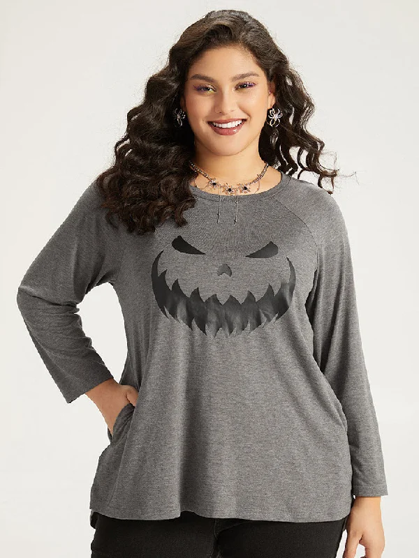 halloween-graphic-pocket-crew-neck-t-shirt