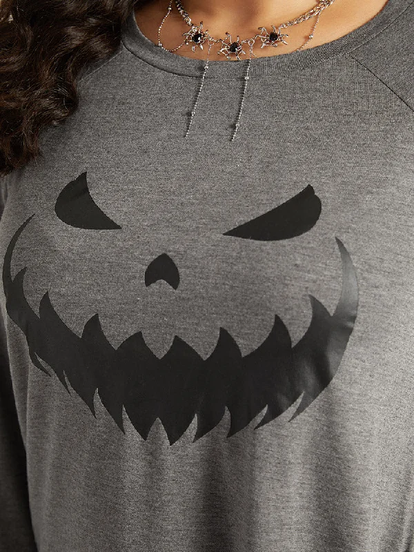 halloween-graphic-pocket-crew-neck-t-shirt