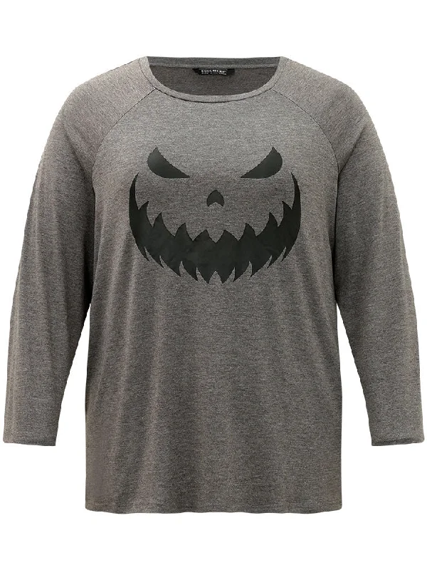 halloween-graphic-pocket-crew-neck-t-shirt