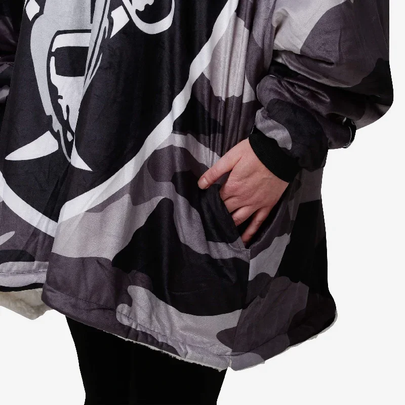 las-vegas-raiders-reversible-team-color-camo-hoodeez