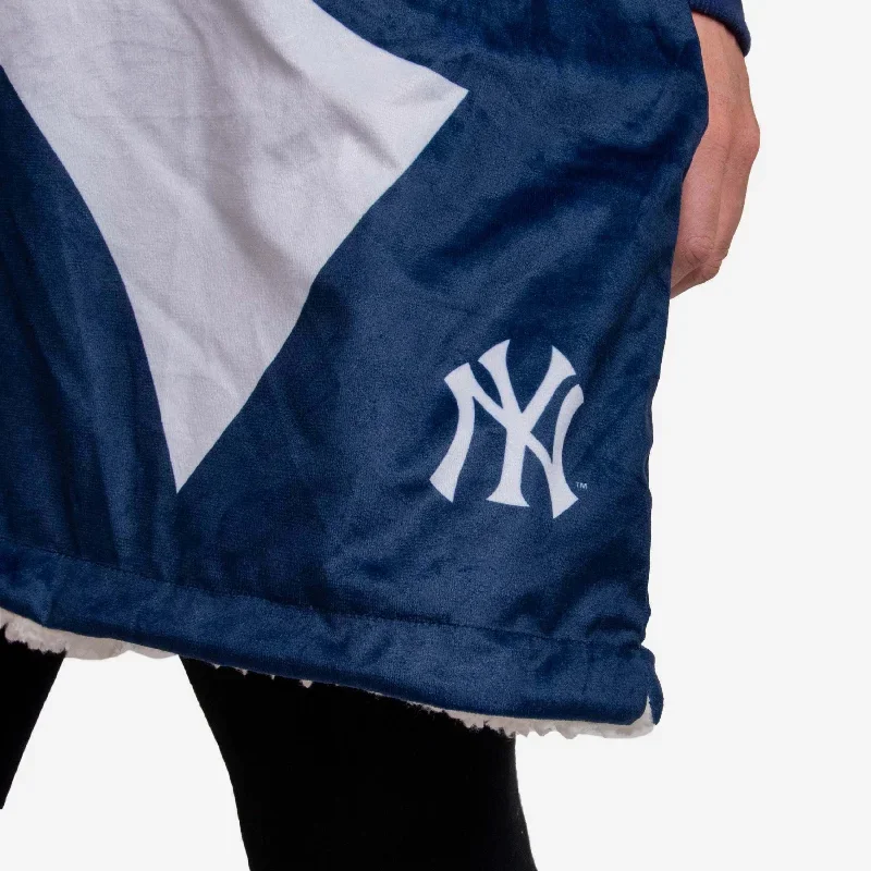 new-york-yankees-reversible-colorblock-hoodeez