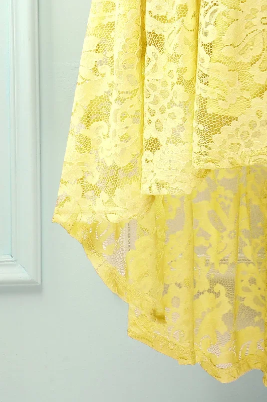 robe-asymetrique-en-dentelle-jaune