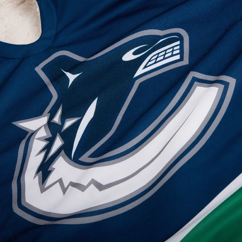 vancouver-canucks-reversible-gameday-hoodeez